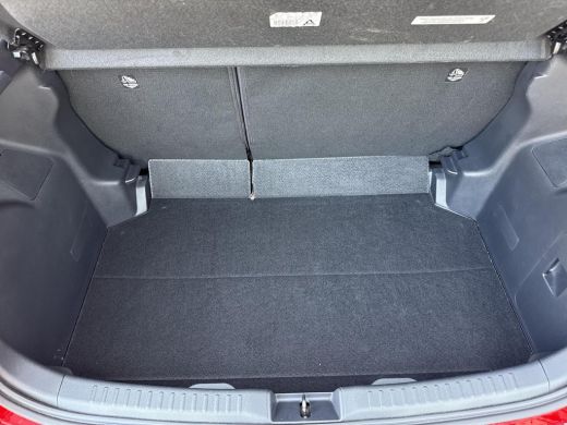 Toyota Yaris 1.5 Hybrid Executive **STOEL EN STUURWIELVERWARMING/ HEAD-UP DISPLAY/ 36 MAANDEN GARANTIE ActivLease financial lease