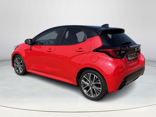 Toyota Yaris 1.5 Hybrid Executive **STOEL EN STUURWIELVERWARMING/ HEAD-UP DISPLAY/ 36 MAANDEN GARANTIE ActivLease financial lease