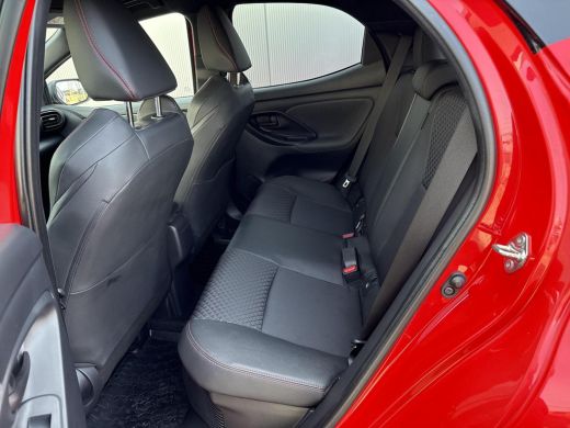 Toyota Yaris 1.5 Hybrid Executive **STOEL EN STUURWIELVERWARMING/ HEAD-UP DISPLAY/ 36 MAANDEN GARANTIE ActivLease financial lease