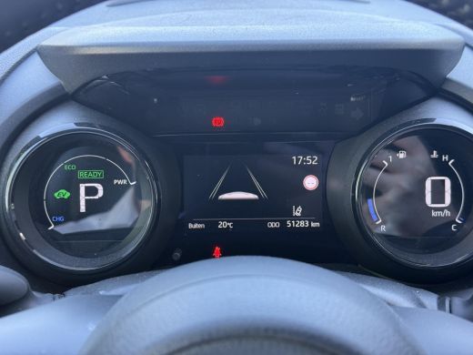 Toyota Yaris 1.5 Hybrid Executive **STOEL EN STUURWIELVERWARMING/ HEAD-UP DISPLAY/ 36 MAANDEN GARANTIE ActivLease financial lease