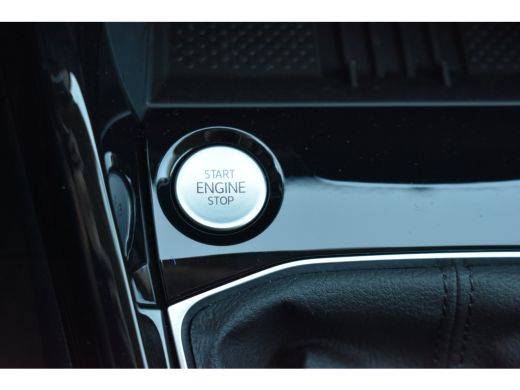 Volkswagen T-Cross Life Edition | 'App-Connect' draadloze smartphone integratie | Achterlichten LED | Afstandscontro... ActivLease financial lease