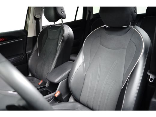 Volkswagen Tayron 1.5 TSI eHybrid 204 pk Elegance | Elektrische wegklapbare trekhaak | Achteruitrijcamera | Matrix ... ActivLease financial lease