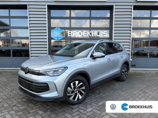 Volkswagen Tiguan 1.5 TSI eHybrid 204 pk Life | Achteruitrijcamera | Assistance package including Adaptive Cruise C...