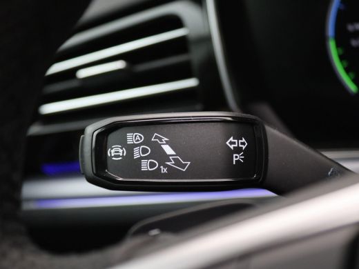 Volkswagen Touareg 3.0 TSi eHybrid 4MOTION R Edition 462PK Aut. matrix led, trekhaak, panoramadak, 360gr. camera, le... ActivLease financial lease