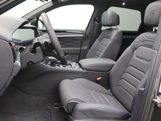 Volkswagen Touareg 3.0 TSi eHybrid 4MOTION R Edition 462PK Aut. matrix led, trekhaak, panoramadak, 360gr. camera, le... ActivLease financial lease