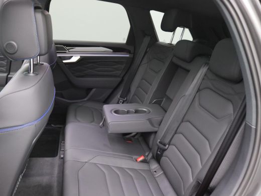 Volkswagen Touareg 3.0 TSi eHybrid 4MOTION R Edition 462PK Aut. matrix led, trekhaak, panoramadak, 360gr. camera, le... ActivLease financial lease