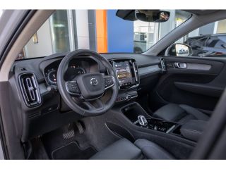 Volvo  XC40 2.0 B3 Ultimate Dark | Pano | Harman/Kardon | 360 camera | Leer | Cruise adaptief | Elektrisch ve...