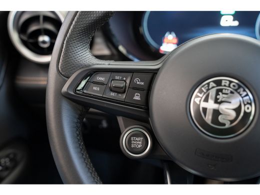 Alfa Romeo Tonale 1.3T 280PK Plug-In Hybride Ti | 20 Inch Lichtmetaal | Camera | Navigatie | Elektrische Achterklep... ActivLease financial lease