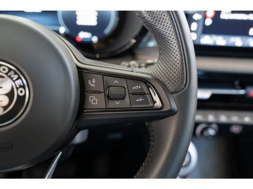Alfa Romeo Tonale 1.3T 280PK Plug-In Hybride Ti | 20 Inch Lichtmetaal | Camera | Navigatie | Elektrische Achterklep... ActivLease financial lease