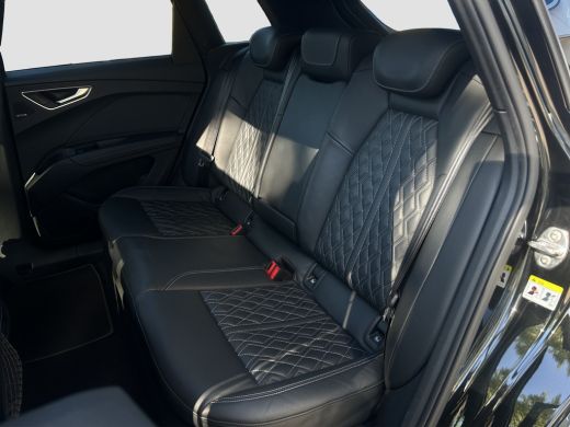 Audi Q4 e-tron 40 S-Line Competition 77 kWh | Pano | Adap. Cruise Control | CarPlay | Sonos o | Stoelverwarming ... ActivLease financial lease