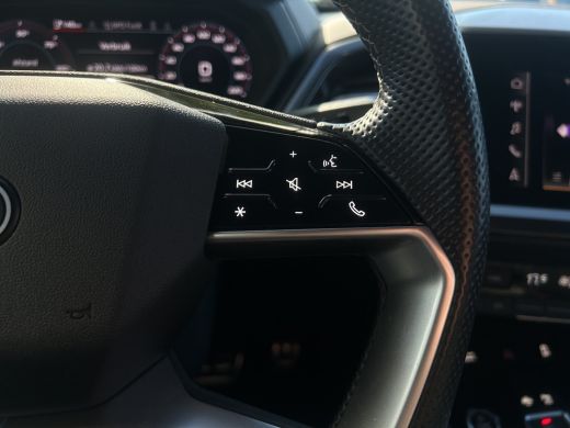 Audi Q4 e-tron 40 S-Line Competition 77 kWh | Pano | Adap. Cruise Control | CarPlay | Sonos o | Stoelverwarming ... ActivLease financial lease
