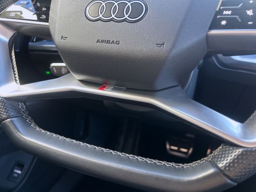 Audi Q4 e-tron 40 S-Line Competition 77 kWh | Pano | Adap. Cruise Control | CarPlay | Sonos o | Stoelverwarming ... ActivLease financial lease
