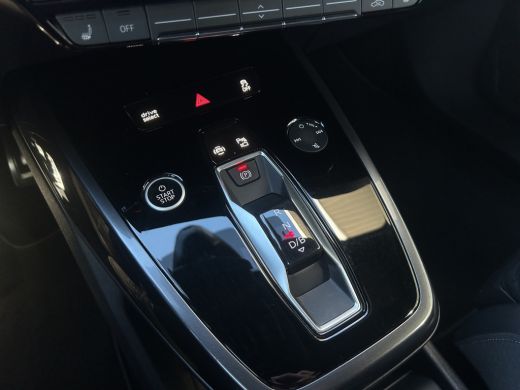 Audi Q4 e-tron 40 S-Line Competition 77 kWh | Pano | Adap. Cruise Control | CarPlay | Sonos o | Stoelverwarming ... ActivLease financial lease