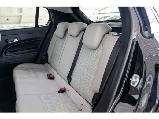 Fiat 600e La Prima 54 kWh | Camera | Navigatie | Keyless Entry & Start | Climate Controle | Stoelverwarming... ActivLease financial lease