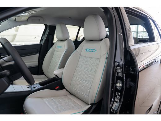 Fiat 600e La Prima 54 kWh | Camera | Navigatie | Keyless Entry & Start | Climate Controle | Stoelverwarming... ActivLease financial lease