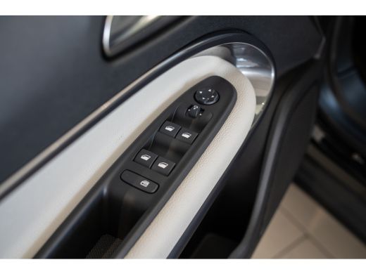 Fiat 600e La Prima 54 kWh | Camera | Navigatie | Keyless Entry & Start | Climate Controle | Stoelverwarming... ActivLease financial lease