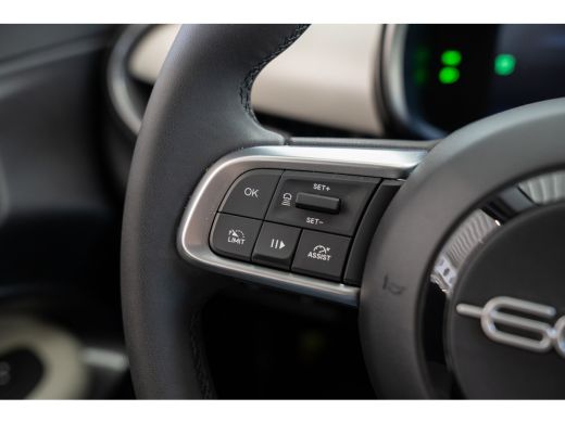 Fiat 600e La Prima 54 kWh | Camera | Navigatie | Keyless Entry & Start | Climate Controle | Stoelverwarming... ActivLease financial lease