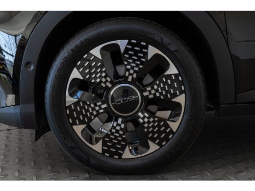 Fiat 600e La Prima 54 kWh | Camera | Navigatie | Keyless Entry & Start | Climate Controle | Stoelverwarming... ActivLease financial lease