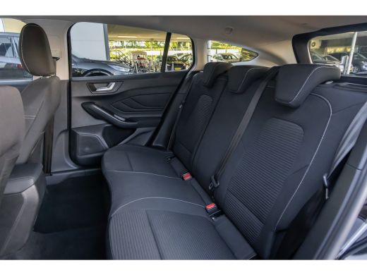 Ford Focus 1.0 EcoBoost Hybrid Titanium 155pk | Trekhaak | Stoel/stuur/voorruit verwarming | Camera | Apple ... ActivLease financial lease