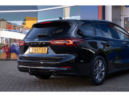 Ford Focus 1.0 EcoBoost Hybrid Titanium 155pk | Trekhaak | Stoel/stuur/voorruit verwarming | Camera | Apple ... ActivLease financial lease