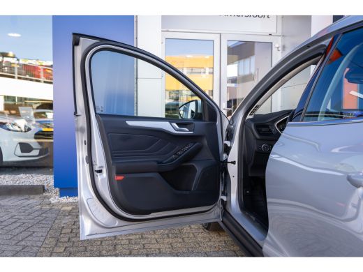 Ford Focus 1.0 EcoBoost Hybrid Trend Edition Business | Trekhaak | AGR stooel | Camera | Apple Carplay/Andro... ActivLease financial lease