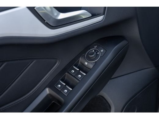 Ford Focus 1.0 EcoBoost Hybrid Trend Edition Business | Trekhaak | AGR stooel | Camera | Apple Carplay/Andro... ActivLease financial lease