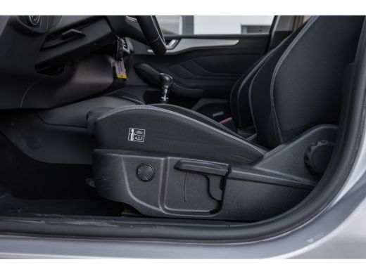 Ford Focus 1.0 EcoBoost Hybrid Trend Edition Business | Trekhaak | AGR stooel | Camera | Apple Carplay/Andro... ActivLease financial lease