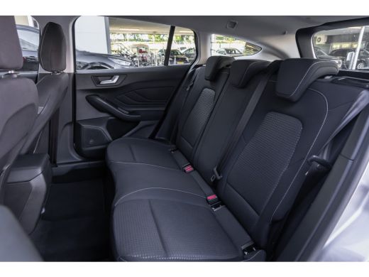 Ford Focus 1.0 EcoBoost Hybrid Trend Edition Business | Trekhaak | AGR stooel | Camera | Apple Carplay/Andro... ActivLease financial lease