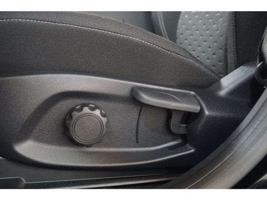 Ford Puma Gen-E 44 kWh | Winter Pakket | Comfort Pakket | DAB ontvanger | Elektrisch bedienbare achterklep | Navi... ActivLease financial lease