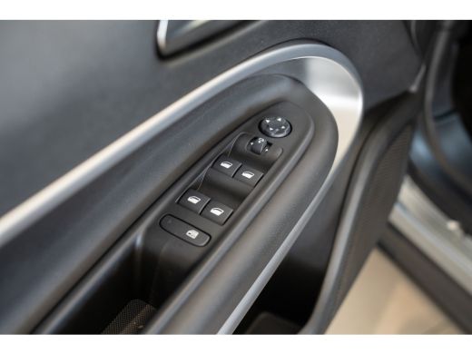 Jeep Avenger 1st Edition 54 kWh | SOH 96% | Camera | Elektrische Achterklep | Navigatie | Apple Carplay & Andr... ActivLease financial lease