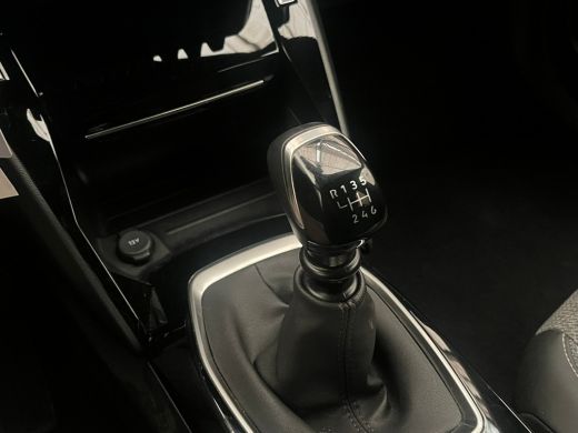 Peugeot 2008 1.2 PureTech 100 Allure Camera | Stoelverwarming | Navigatie | Carplay | Digitaal Dashboard | 17"... ActivLease financial lease