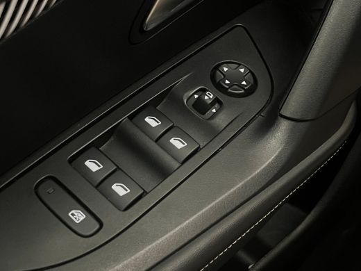 Peugeot 2008 1.2 PureTech 100 Allure Camera | Stoelverwarming | Navigatie | Carplay | Digitaal Dashboard | 17"... ActivLease financial lease
