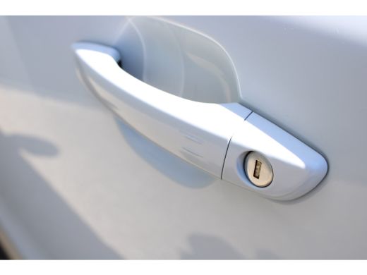 Peugeot e-2008 EV GT Avantage 54 kWh | Fase 3 laden | Navigatie | Camera voor + achter | Apple carplay | NL auto... ActivLease financial lease