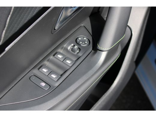 Peugeot e-2008 EV GT Avantage 54 kWh | Fase 3 laden | Navigatie | Camera voor + achter | Apple carplay | NL auto... ActivLease financial lease