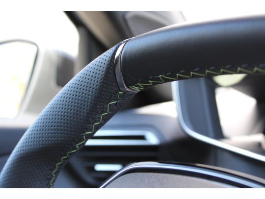 Peugeot e-2008 EV GT Avantage 54 kWh | Fase 3 laden | Navigatie | Camera voor + achter | Apple carplay | NL auto... ActivLease financial lease