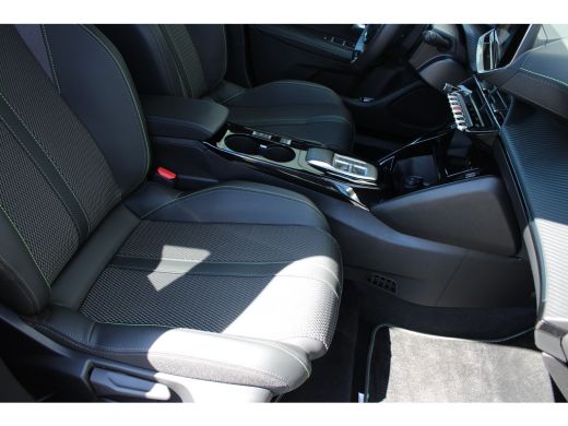 Peugeot e-2008 EV GT Avantage 54 kWh | Fase 3 laden | Navigatie | Camera voor + achter | Apple carplay | NL auto... ActivLease financial lease