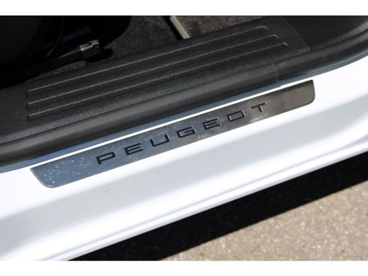 Peugeot e-2008 EV GT Avantage 54 kWh | Fase 3 laden | Navigatie | Camera voor + achter | Apple carplay | NL auto... ActivLease financial lease