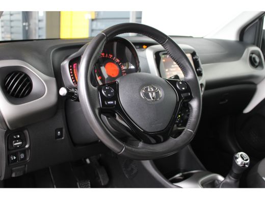 Toyota Aygo 1.0 VVT-i x-nav | Navigatie | Achteruitrijcamera | Cruise control | Elektrische ramen voor | ActivLease financial lease