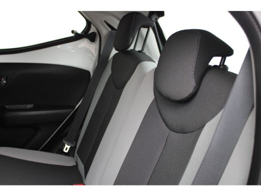 Toyota Aygo 1.0 VVT-i x-nav | Navigatie | Achteruitrijcamera | Cruise control | Elektrische ramen voor | ActivLease financial lease