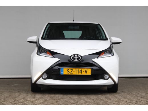 Toyota Aygo 1.0 VVT-i x-nav | Navigatie | Achteruitrijcamera | Cruise control | Elektrische ramen voor | ActivLease financial lease