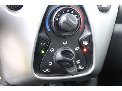 Toyota Aygo 1.0 VVT-i x-nav | Navigatie | Achteruitrijcamera | Cruise control | Elektrische ramen voor | ActivLease financial lease