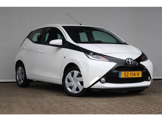 Toyota Aygo 1.0 VVT-i x-nav | Navigatie | Achteruitrijcamera | Cruise control | Elektrische ramen voor | ActivLease financial lease