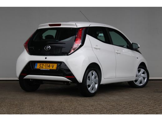 Toyota Aygo 1.0 VVT-i x-nav | Navigatie | Achteruitrijcamera | Cruise control | Elektrische ramen voor | ActivLease financial lease