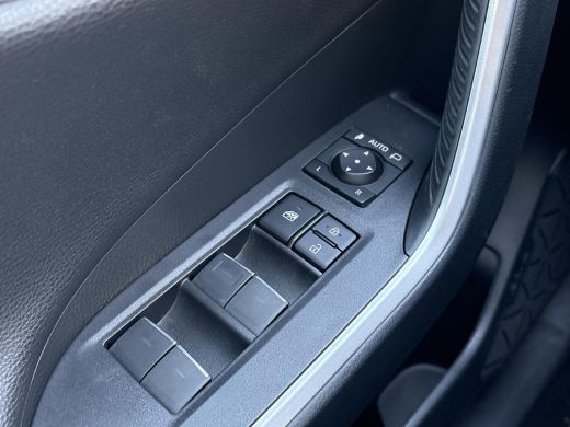 Toyota RAV4 2.5 Hybrid AWD Style **STOELVERWARMING/ TREKHAAK/ PARKEERSENSOREN** ActivLease financial lease
