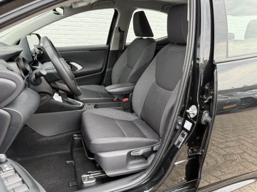 Toyota Yaris 1.5 Hybrid Dynamic | Trekhaak | CarPlay | ACC | Camera | Keyless | 16 inch ActivLease financial lease