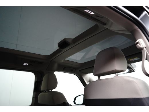 Volkswagen Multivan 1.4 eHybrid L2H1 | Pano-Dak | Adaptive Cruise | Trekhaak | Stoelverwarming | Camera ActivLease financial lease