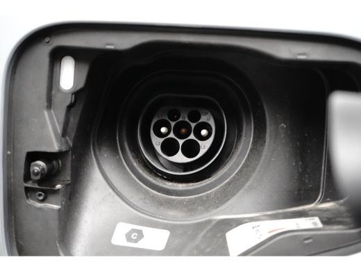 Volkswagen Multivan 1.4 eHybrid L2H1 | Pano-Dak | Adaptive Cruise | Trekhaak | Stoelverwarming | Camera ActivLease financial lease