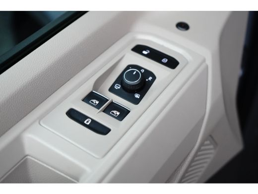Volkswagen Multivan 1.4 eHybrid L2H1 | Pano-Dak | Adaptive Cruise | Trekhaak | Stoelverwarming | Camera ActivLease financial lease