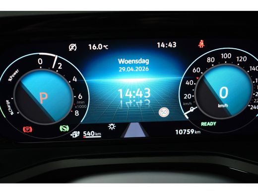 Volkswagen Multivan 1.4 eHybrid L2H1 | Pano-Dak | Adaptive Cruise | Trekhaak | Stoelverwarming | Camera ActivLease financial lease