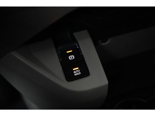 Volkswagen Multivan 1.4 eHybrid L2H1 | Pano-Dak | Adaptive Cruise | Trekhaak | Stoelverwarming | Camera ActivLease financial lease